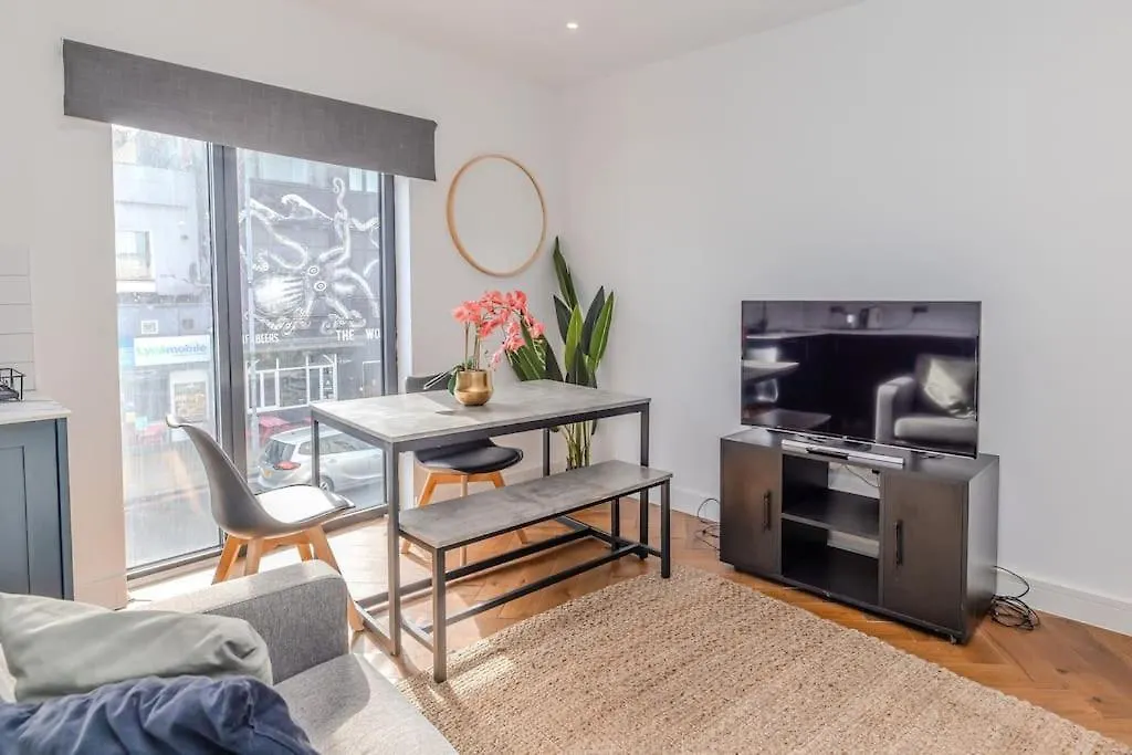 Super Central 2 Bedroom Flat I Next To Brighton Station Apartment
